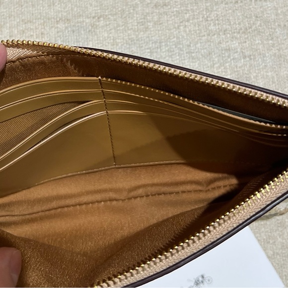 NWT Coach Wristlet - Picture 6 of 8